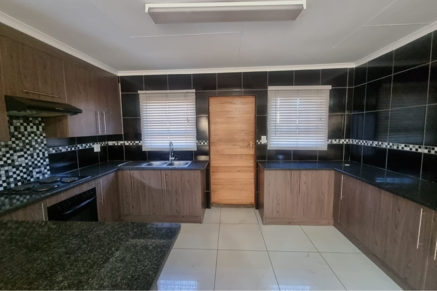 3 Bedroom Property for Sale in Ellaton North West